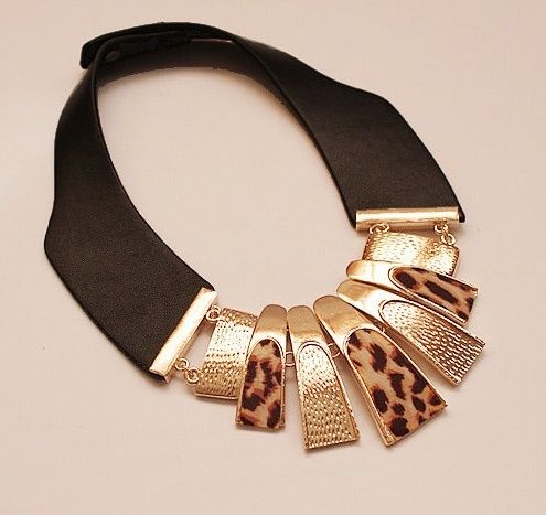 Colar Couro e Dentes de Leopardo