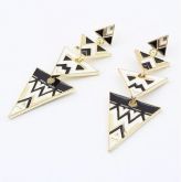 Brinco Triângulo Geometria Irregular Preto Esmalte Branco